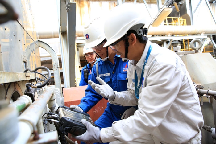 Các kỹ sư đo độ rung động của cánh quạt