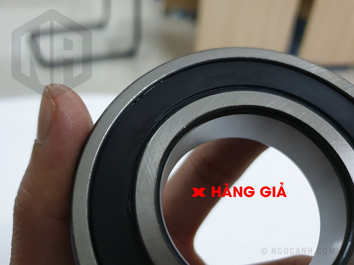 Độ hoàn thiện các chi tiết trên vòng bi SKF giả có độ sai số cao.
