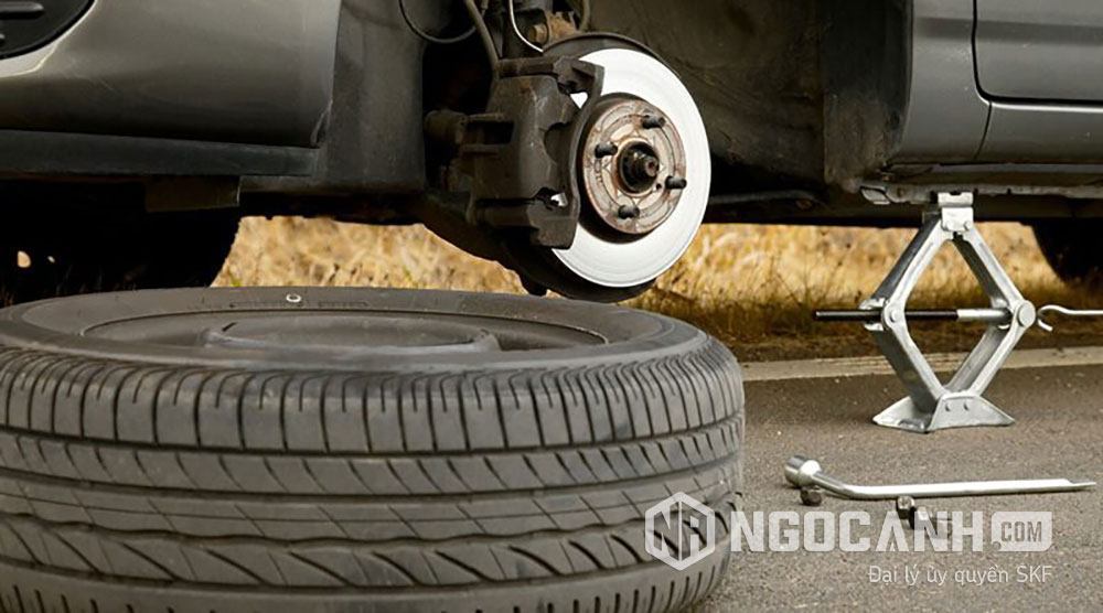 Bánh xe oto bị lắc khi chạy xe