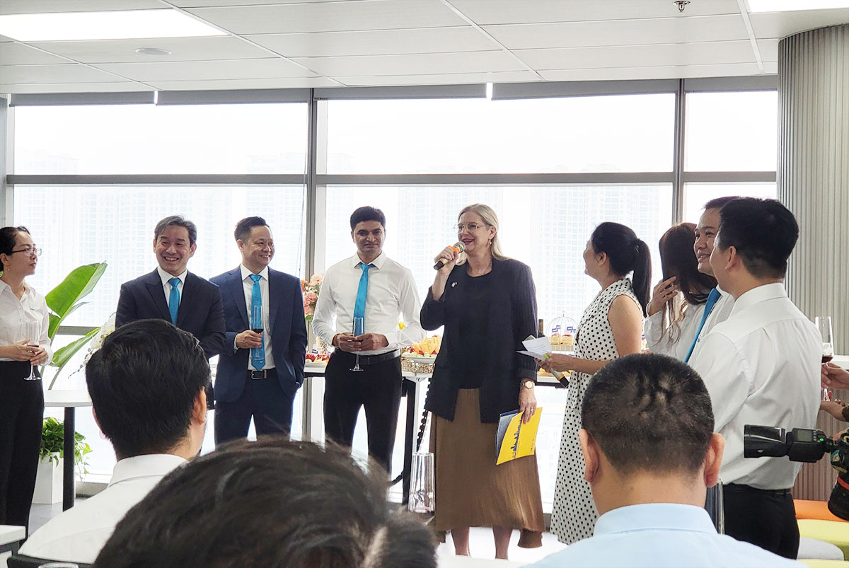 Bà Måwe chúc mừng SKF đã đạt được những thành tựu tại Việt Nam